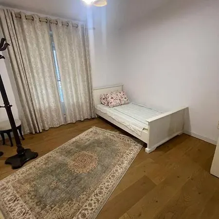 Bright In Hub Apartment